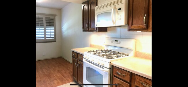 Stove - 5030 Alabama St