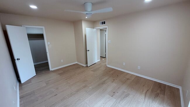 Building Photo - 8435 Hearth Dr