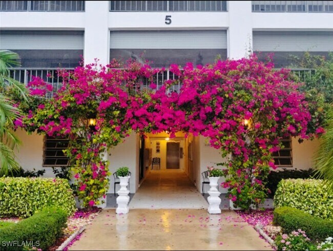 Foto del edificio - 5 High Point Cir W