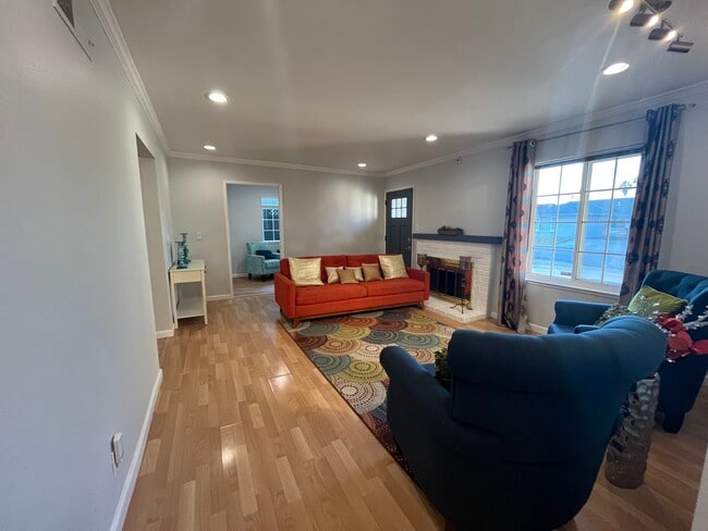 Building Photo - 622 Clauser Dr