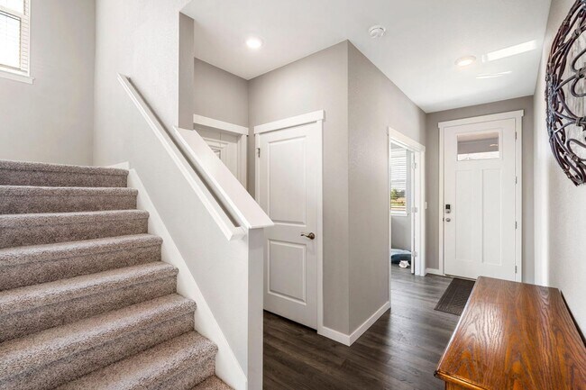 Foto del edificio - Beautiful New 4 Bed 3 Bath House in North ...