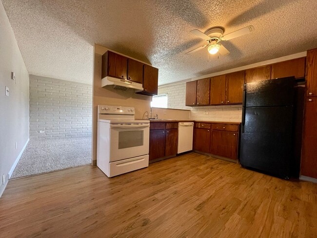 Building Photo - 141 McClure Ave