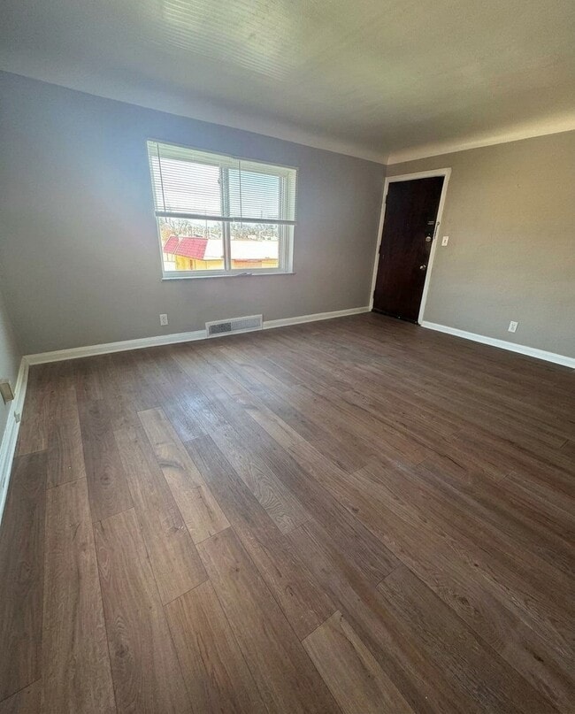 Building Photo - 1665 Anita Pl