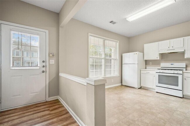 Building Photo - 14 Highoak Dr