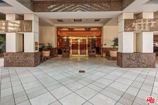 Foto del edificio - 10724 Wilshire Blvd