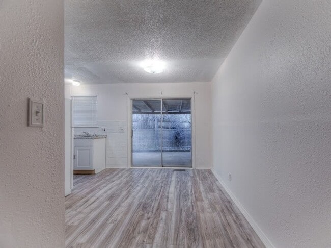 Foto del edificio - Updated 2 Bedroom Duplex with Attached Garage, Covered Patio & Move-In Ready!
