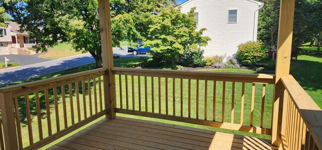 Terraza privada cubierta de 10x10 - 30 Edgewood Dr