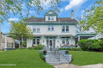 Building Photo - 704 8th Ave