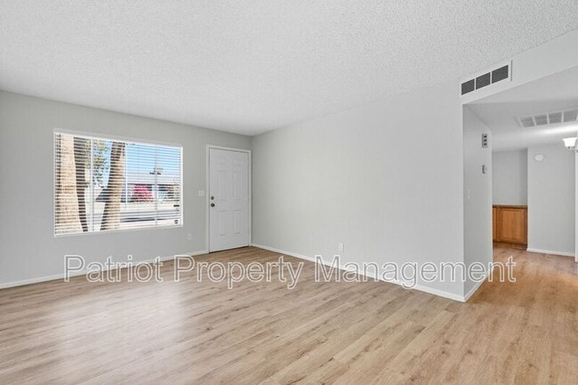Building Photo - 815 W Westchester Ave