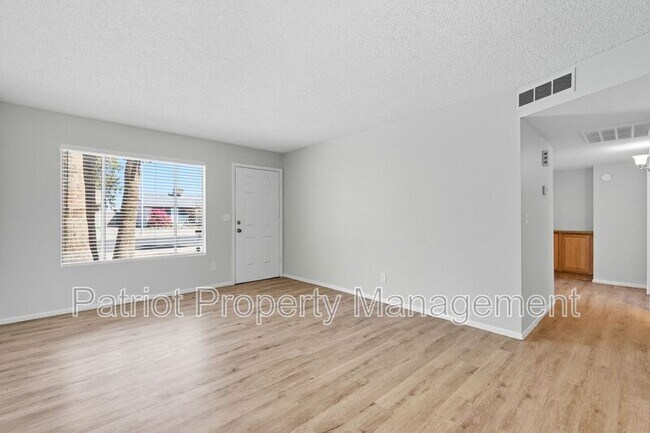 Foto del edificio - 815 W Westchester Ave