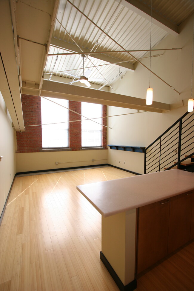 Building Photo - 300 Tijeras Ave NE