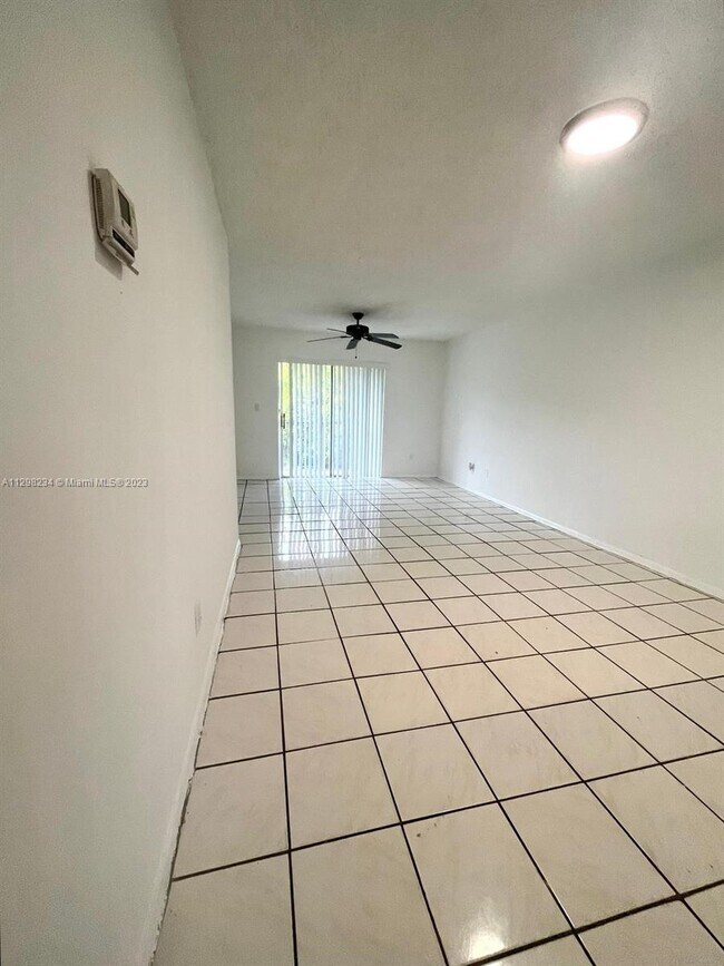 Foto del edificio - 438 NE 210th Cir Terrace