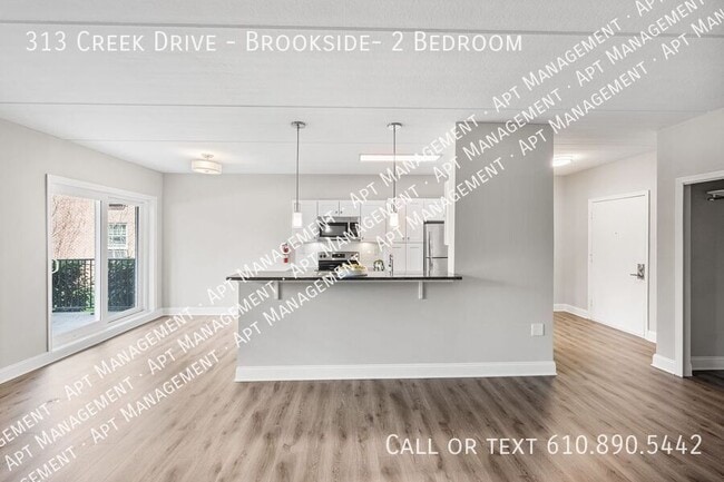 Foto del edificio - 313 Creek Dr