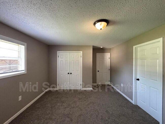 Foto del edificio - 321 Meadow Park Dr