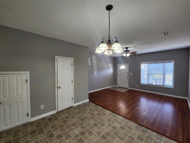 Building Photo - 111 Maddux Ln