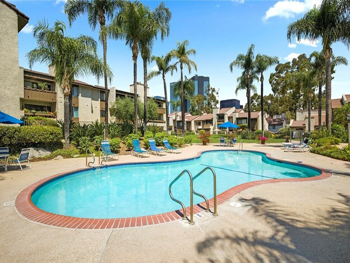 Foto principal - 21500 Califa St