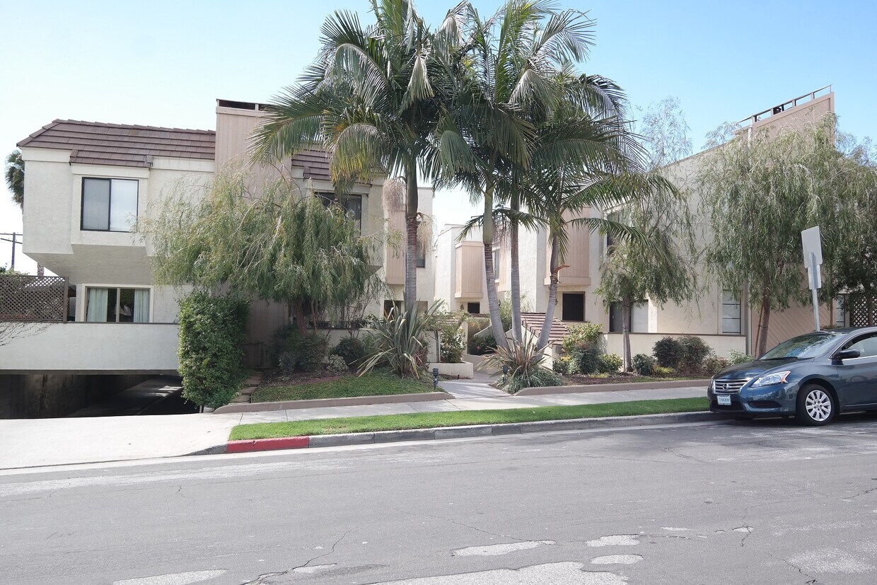 Primary Photo - 1232 Stanford St