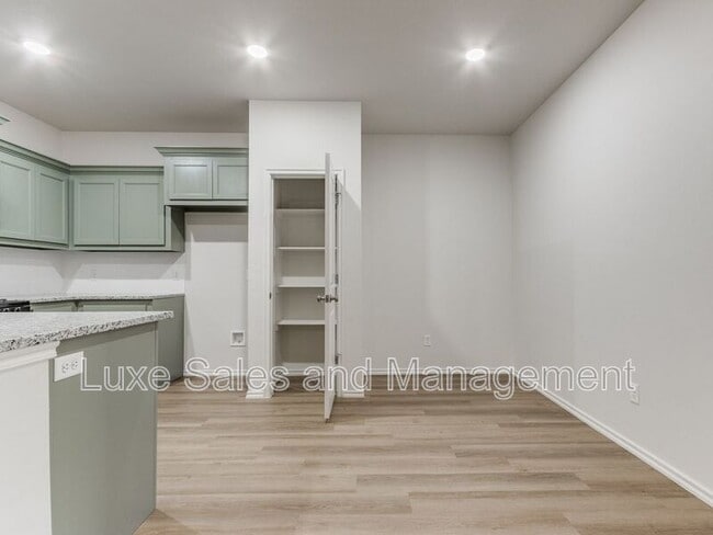 Building Photo - 1531 Pavy Wy