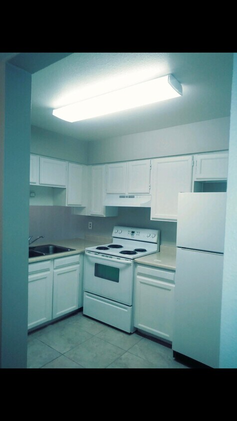 Primary Photo - 2256 E Broadway Rd