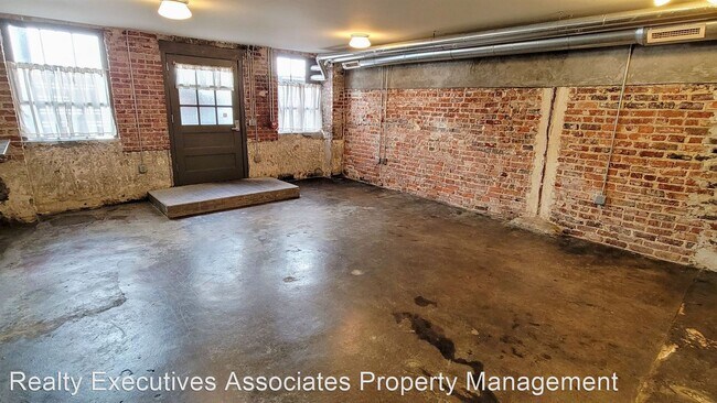 Foto del edificio - 2 br, 1 bath House - 465 Walnut Street, B03