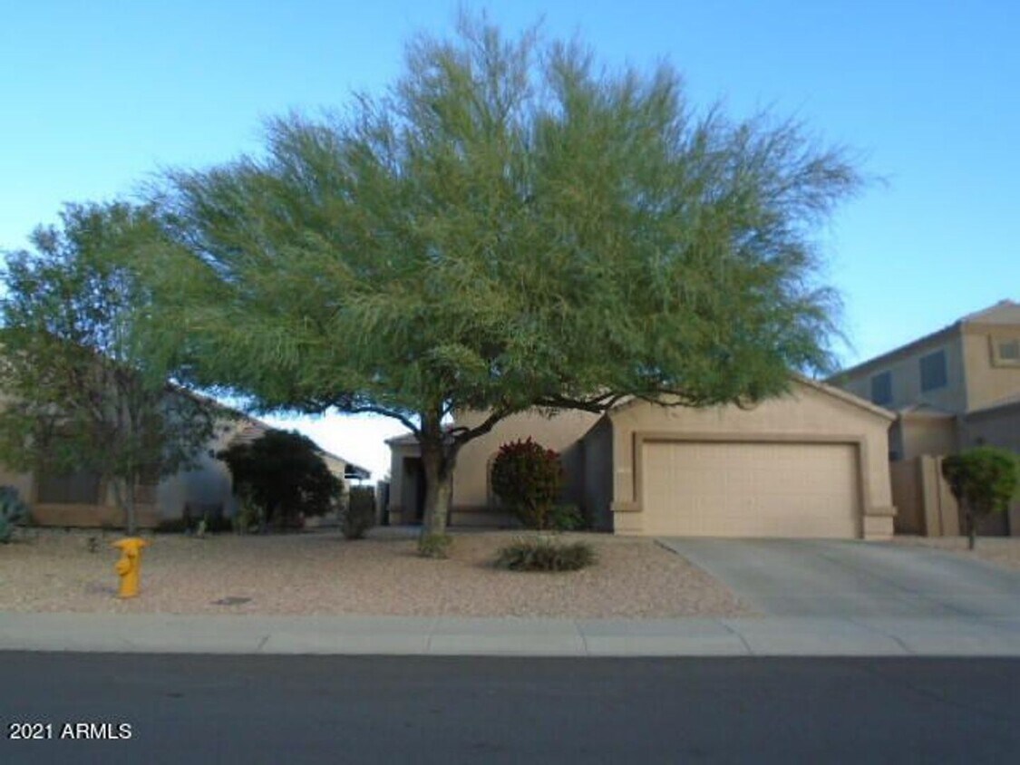 Foto principal - 3 Bedroom Golf Course Home!