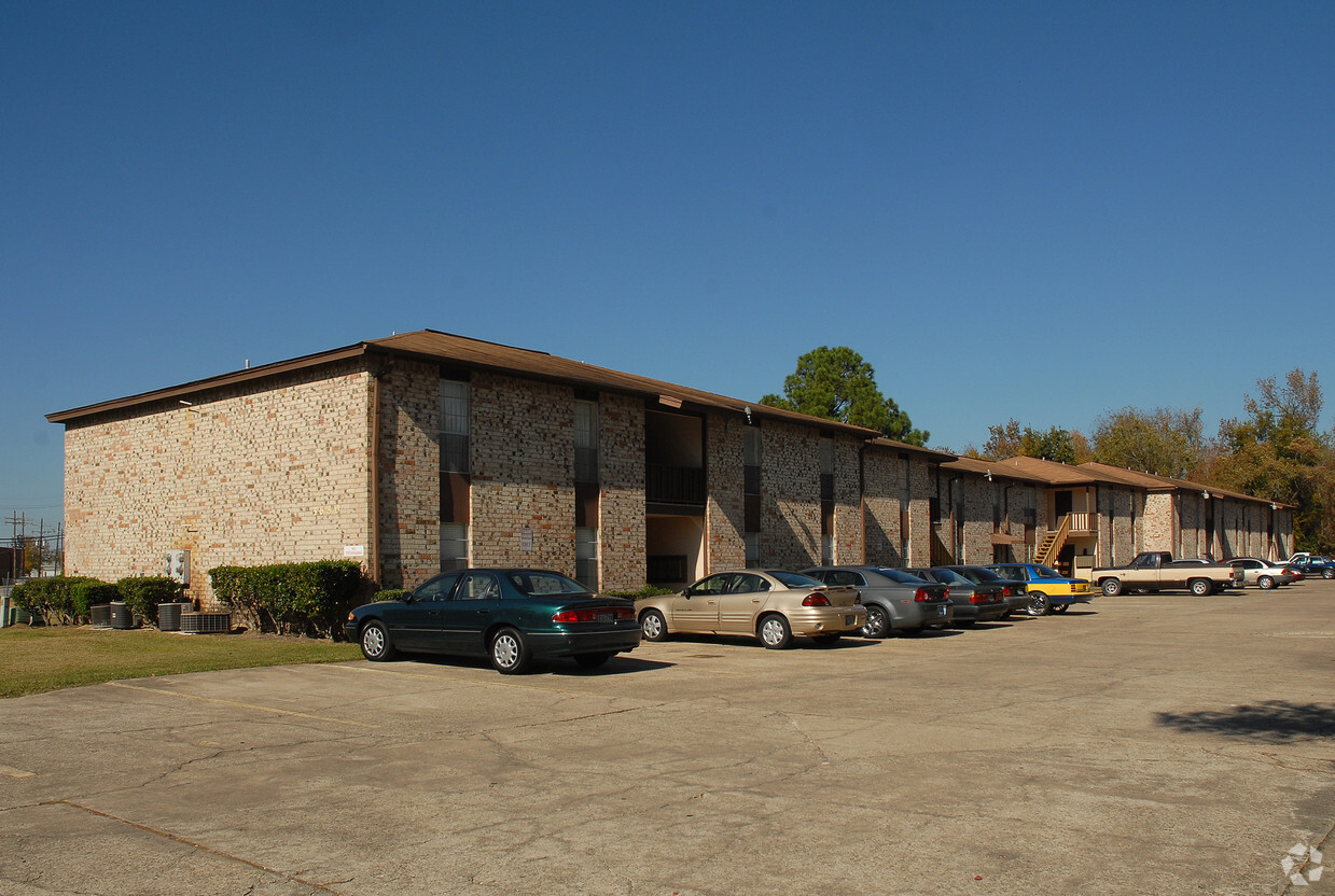 Primary Photo - Concord Manor Apartments