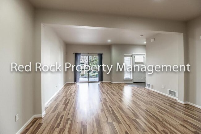 Building Photo - 1610 N Holl Blvd