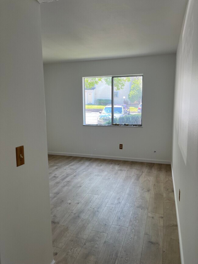 Building Photo - 8555 Fairmount Dr