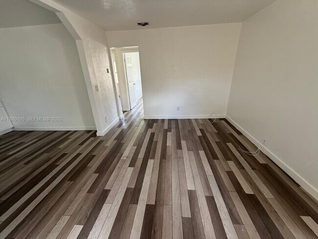 Building Photo - 2813 Dewey St