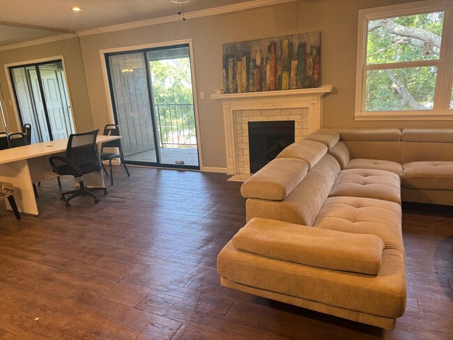 Building Photo - 406 Skyview Dr