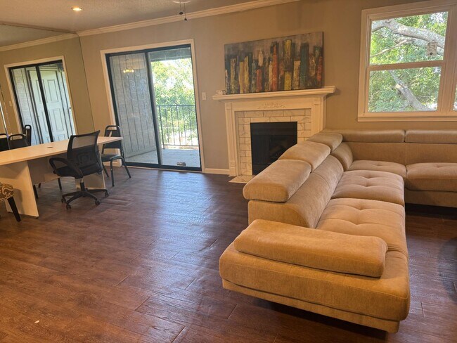 Foto del edificio - 406 Skyview Dr
