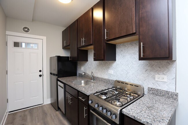Foto del edificio - 735 W Brompton Ave