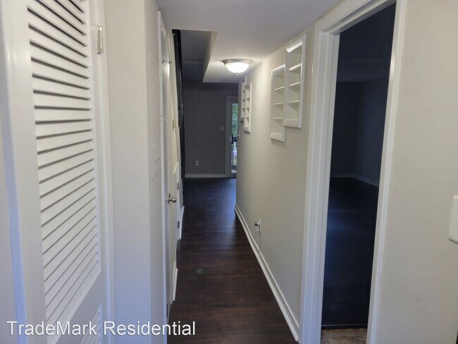 Building Photo - 2 br, 1.5 bath House - 7004 Longstreet Unit B