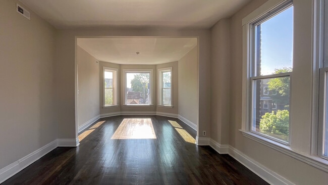 Building Photo - 2242 N Spaulding Ave