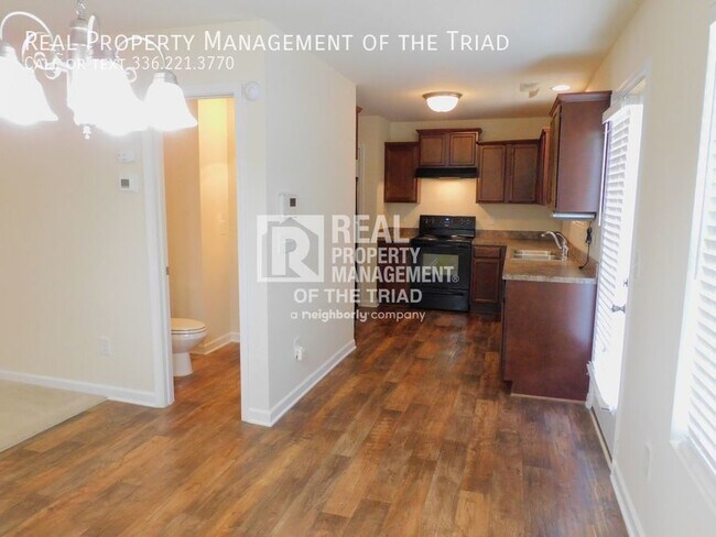 Building Photo - Great 3 Bed / 2.5 Bath in Desmond Woods