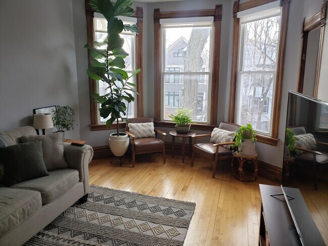 Foto del edificio - 1236 W Oakdale Ave