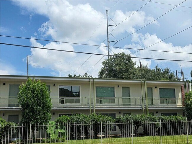 Building Photo - 801 Henry Clay Ave