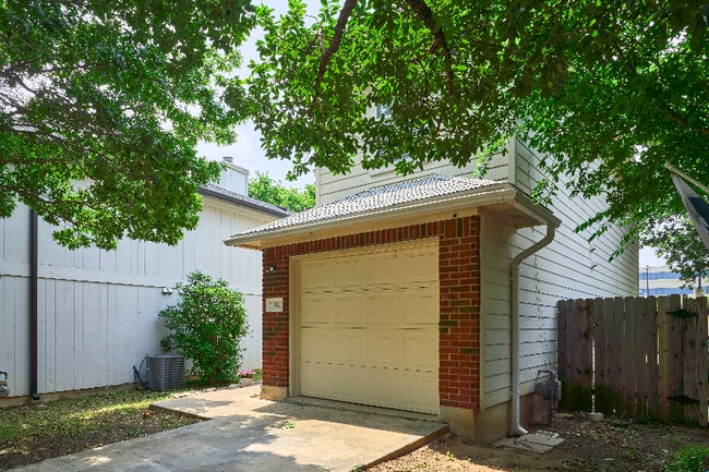 Building Photo - 1582 Parkfield Cir