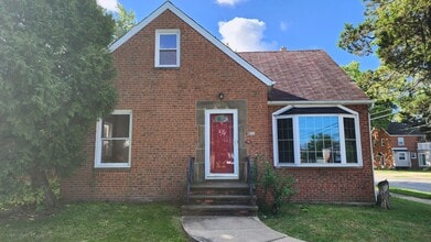 Building Photo - 3860 Warrendale Rd