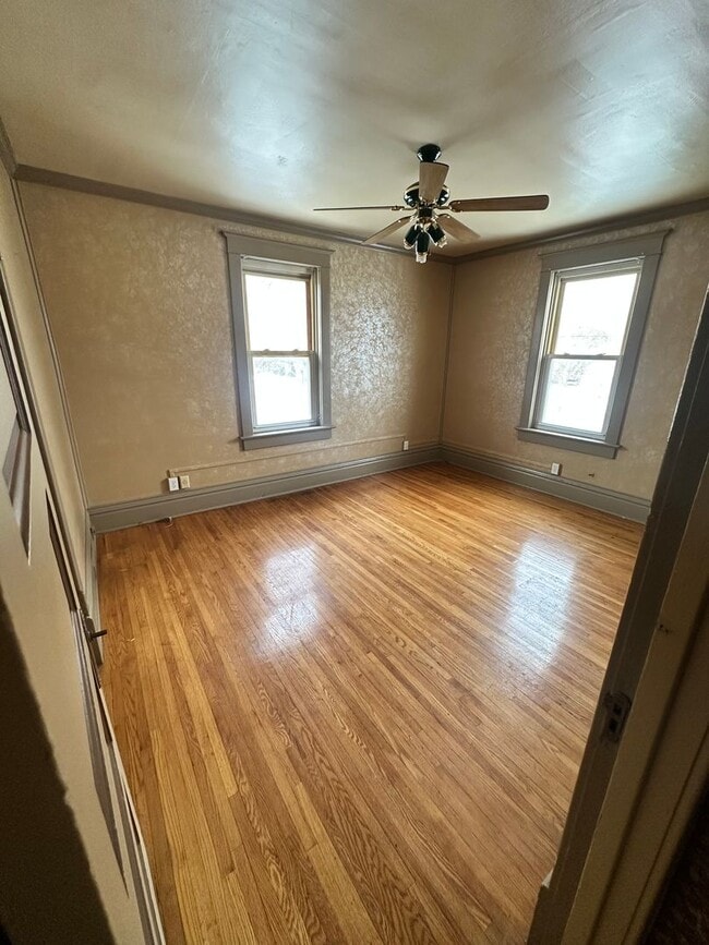 Foto del edificio - 1100 E Corrington Ave