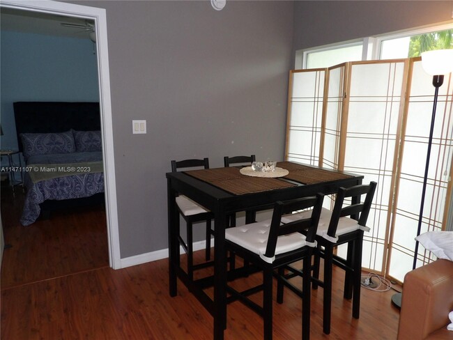 Foto del edificio - 2740 SW 28th Terrace