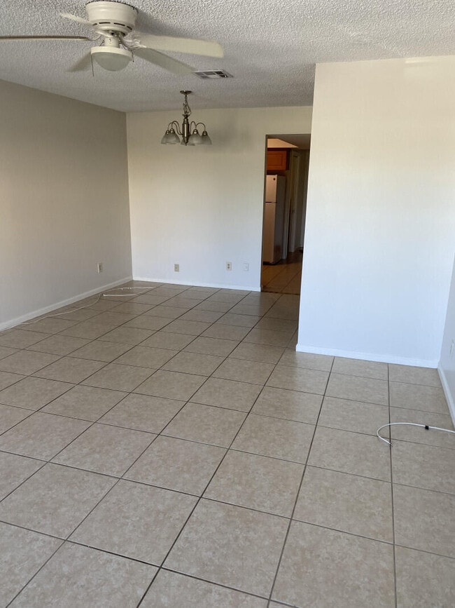 Foto del edificio - 201 Castlewood Dr