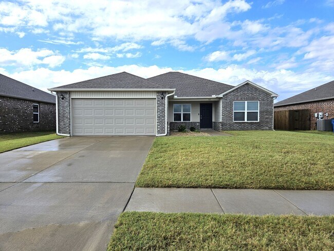 Building Photo - $125 OFF January 2025 rent if a Lease is s...