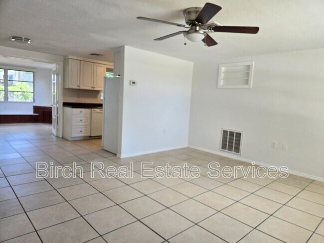 Foto del edificio - 4352 Shoreline Dr
