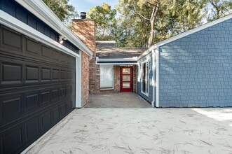 Building Photo - 33 Crystal Lake Ln