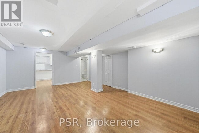 Photo du bâtiment - 54 Minnacote Ave