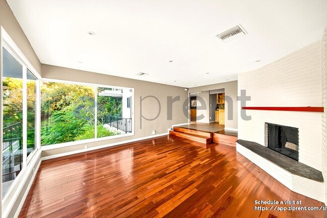 Building Photo - 5187 Llano Dr