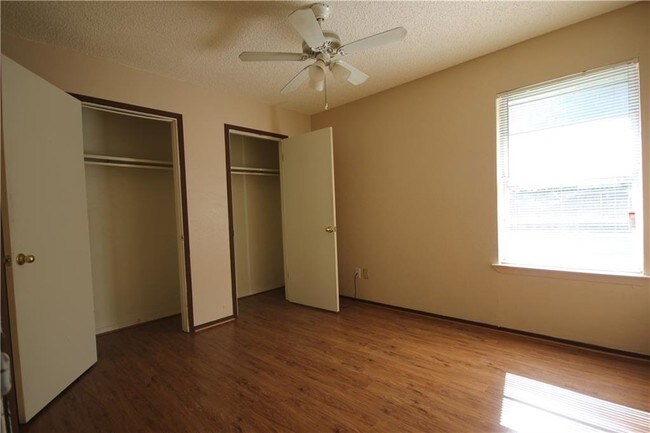 Building Photo - 505 Lenora Dr