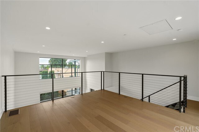 Building Photo - 5016 Rosewood Ave