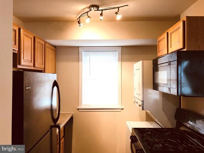 Building Photo - 2508 Kent Village Dr